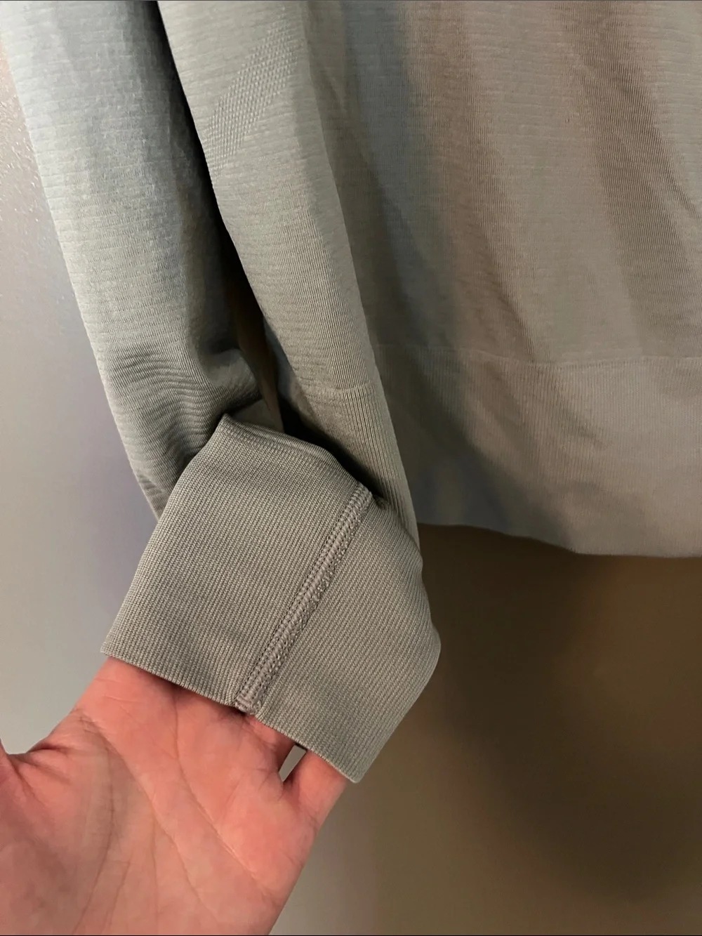 Lululemon Swiftly Relaxed Half Zip in Gull Grey/White - Size 6 - Picture 5 of 7